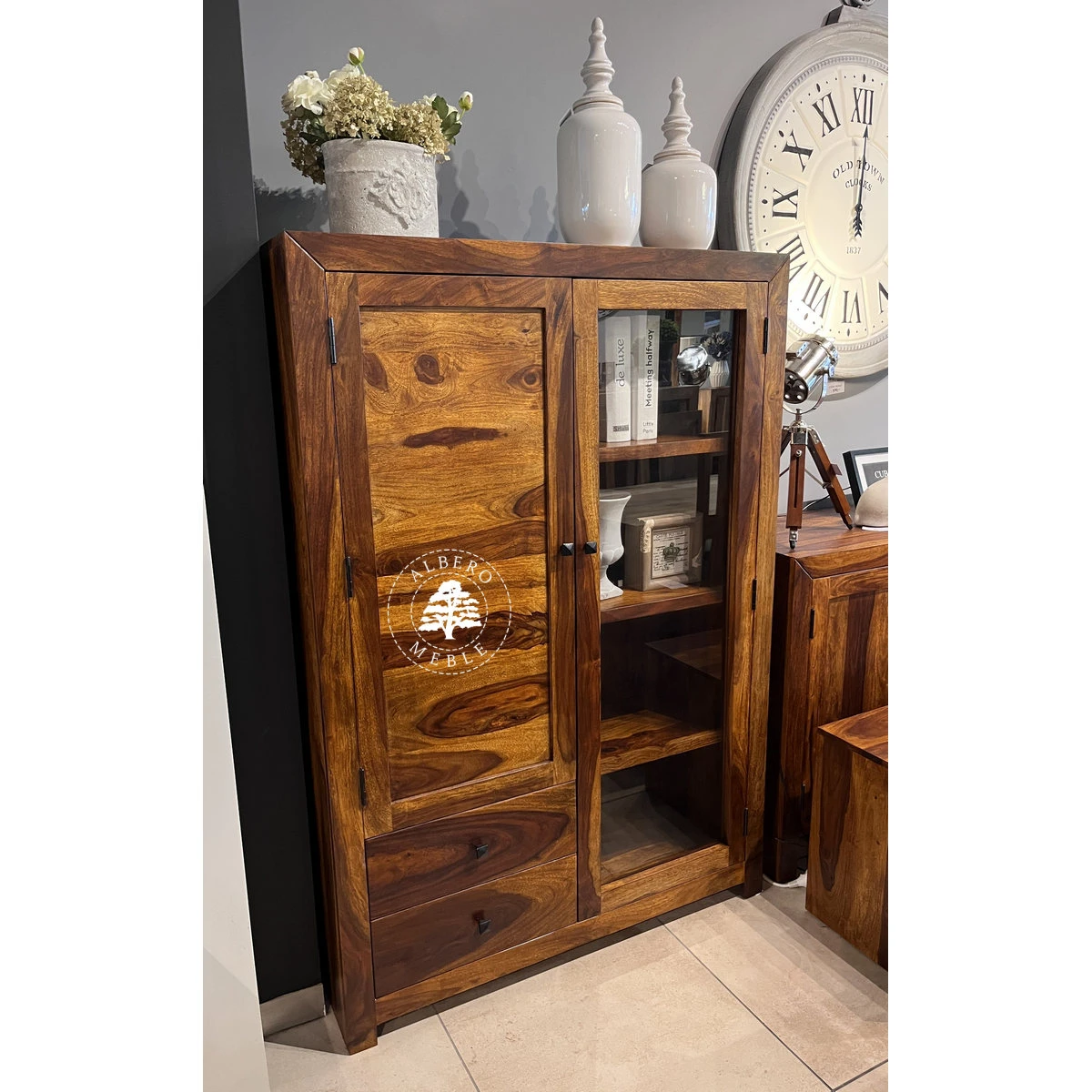 Szeroki kredens Modern Cube wykonany z drewna litego