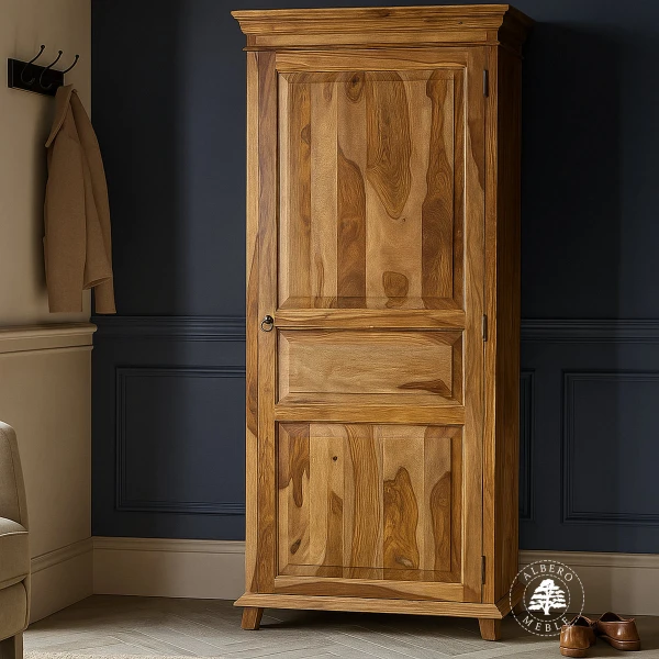 Tradycyjna jednodrzwiowa szafa wykonana z litego drewna pali