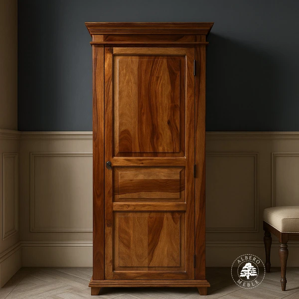 Tradycyjna jednodrzwiowa szafa wykonana z litego drewna pali