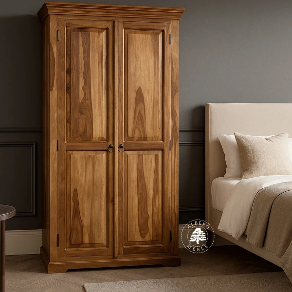 Wolnostojąca Drewniana Szafa w Stylu Kolonialnym