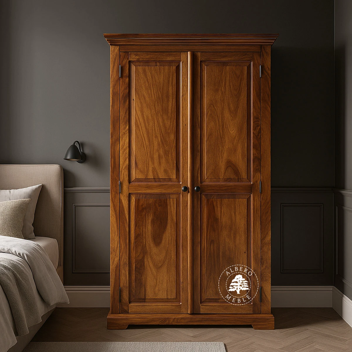 Wolnostojąca Drewniana Szafa w Stylu Kolonialnym