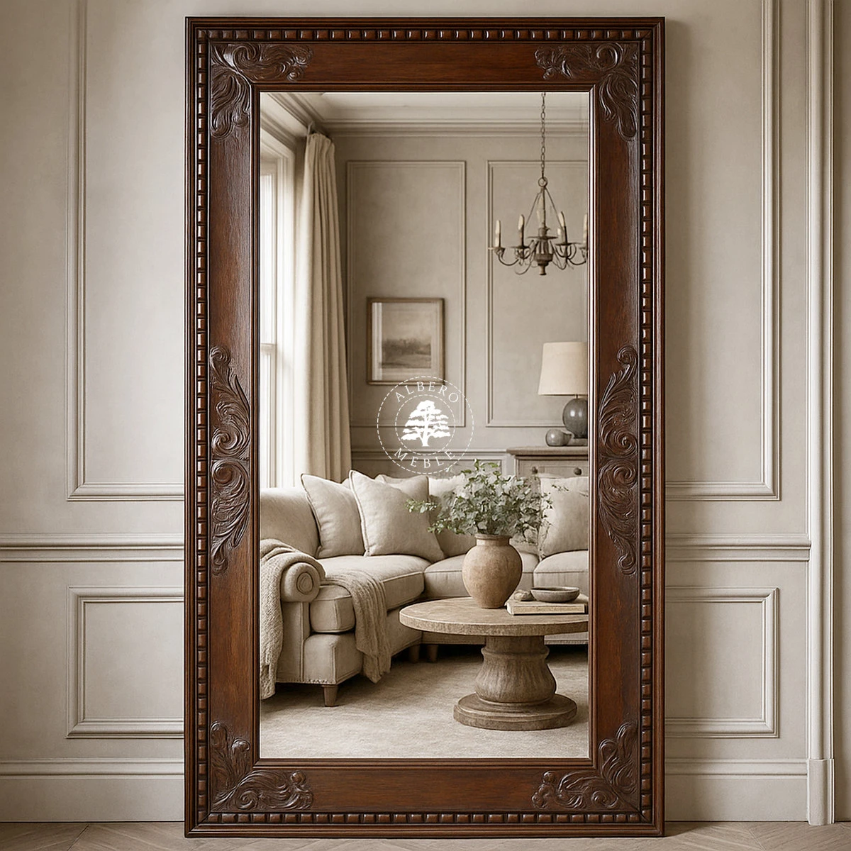 Lustro w rzeźbionej ramie drewnianej