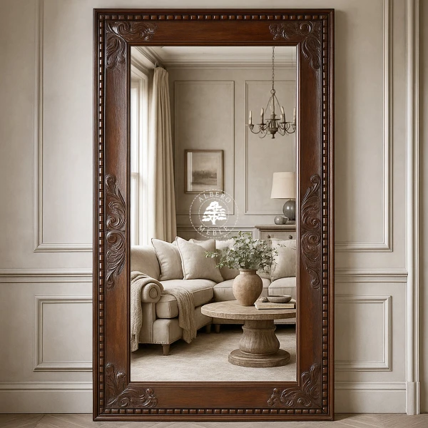 Lustro w rzeźbionej ramie drewnianej