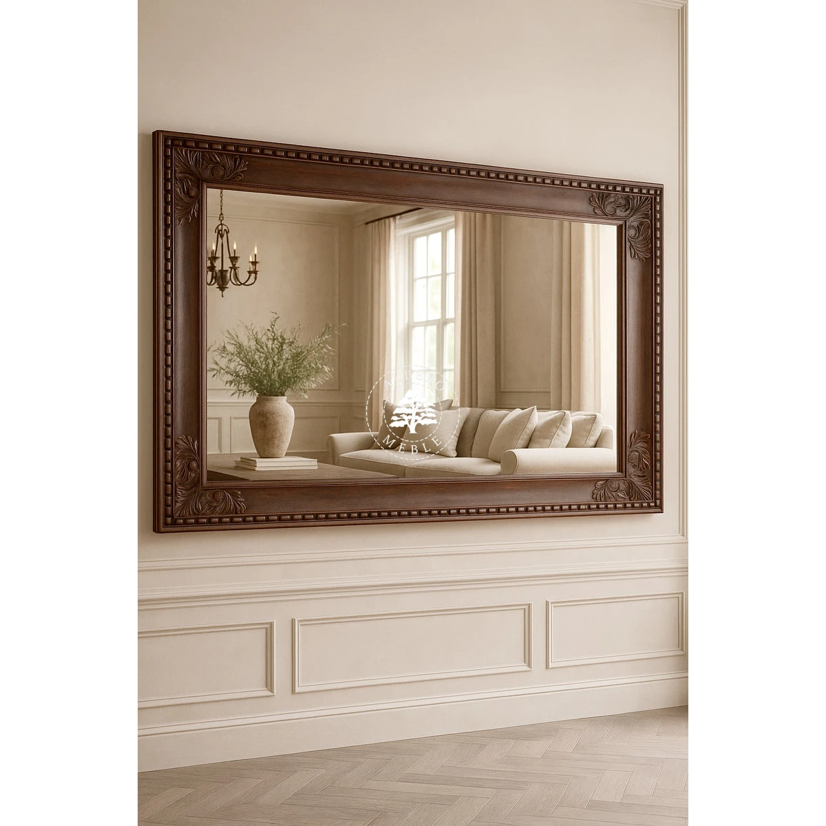 Lustro w rzeźbionej ramie drewnianej