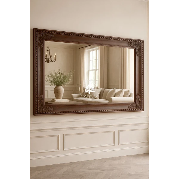 Lustro w rzeźbionej ramie drewnianej