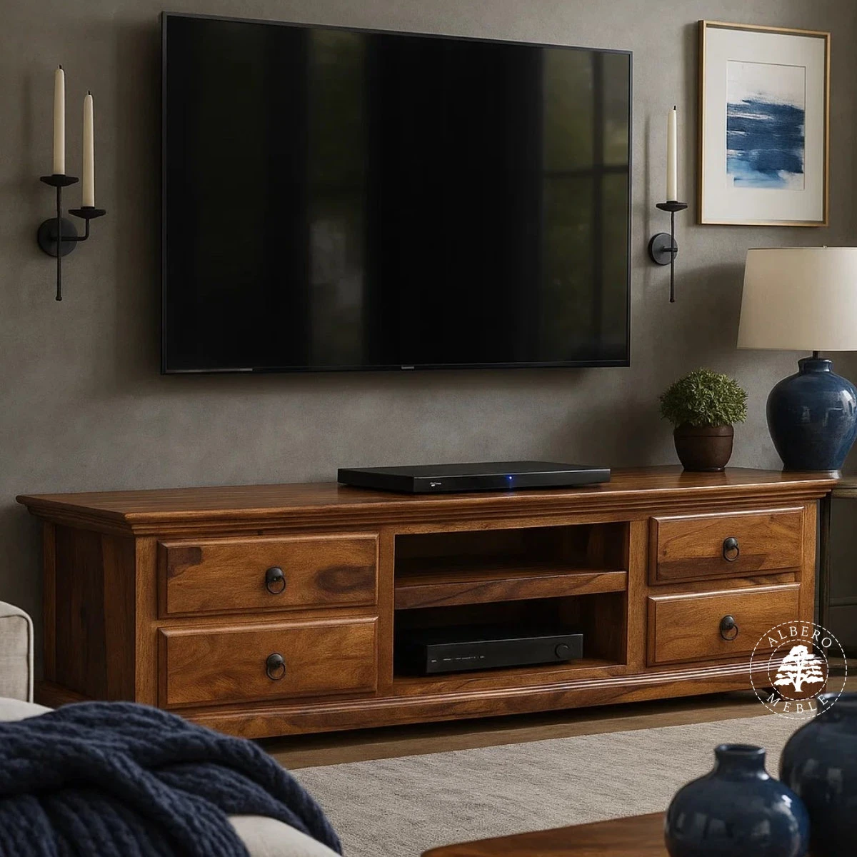 Klasyczna szafka RTV wykonana ręcznie z drewna