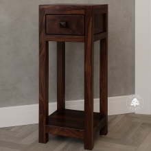 Wysoka mała konsola Modern Cube z drewna litego
