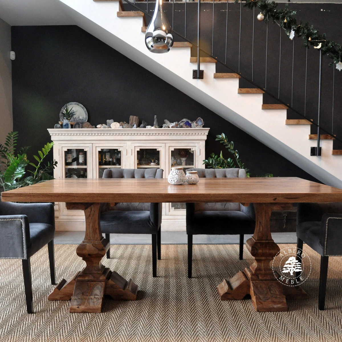 Klasyczny stół drewniany na wymiar