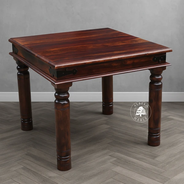 Stylowy stół drewniany na toczonych nogach