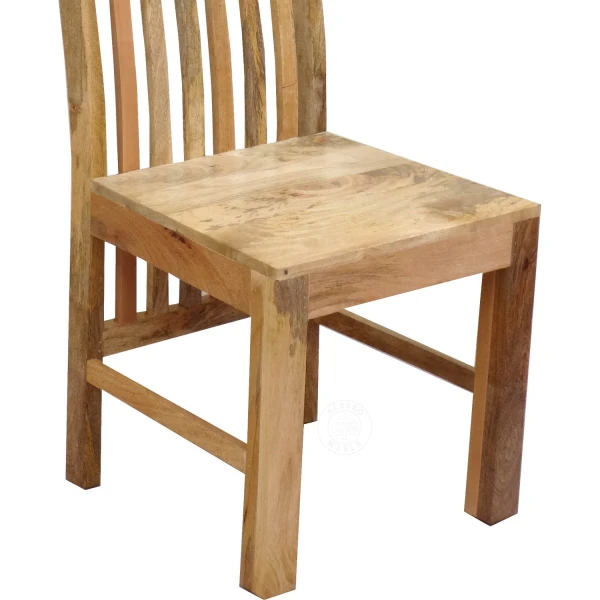 Krzesło z naturalnego drewna – wysokie oparcie, nowoczesn