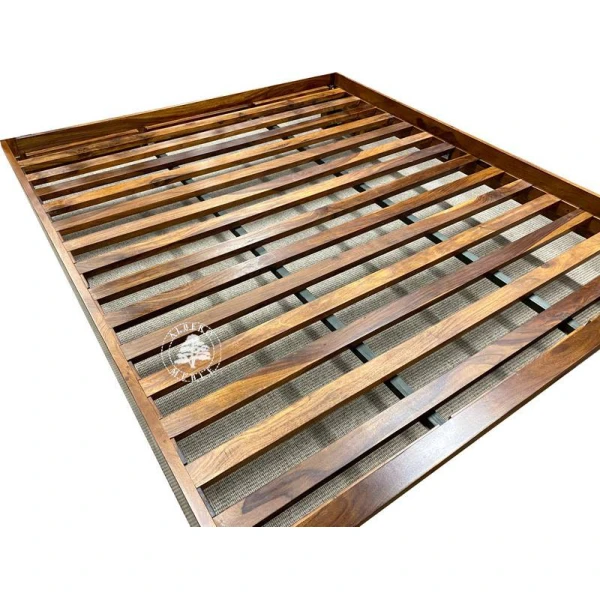 Klasyczne drewniane łóżko do sypialni Classic