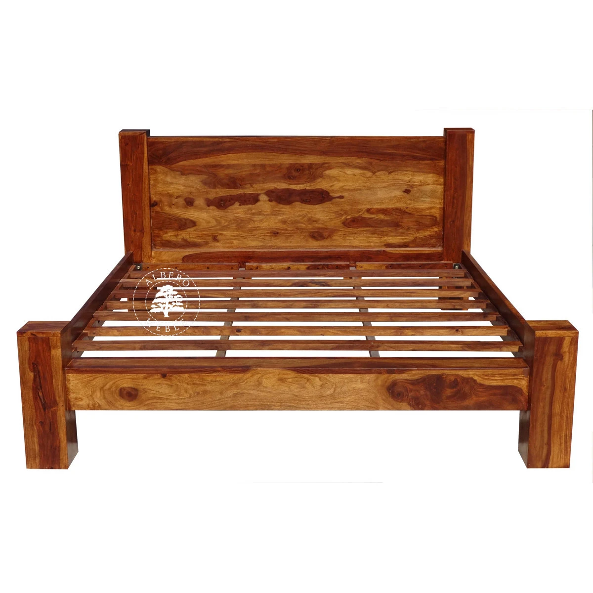 Nowoczesne łózko drewniane Goa na czterech nogach z bali