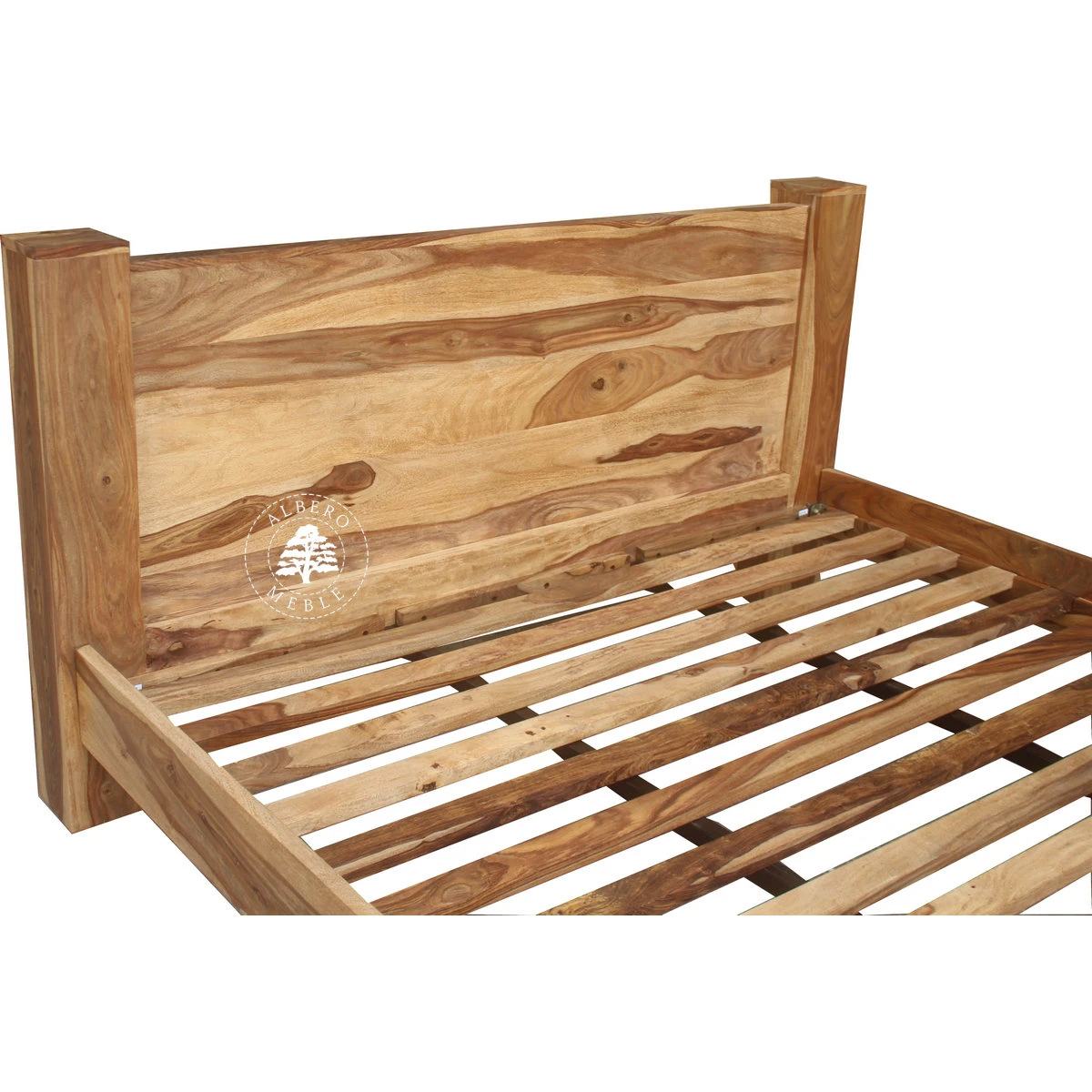 Nowoczesne łózko drewniane Goa na czterech nogach z bali