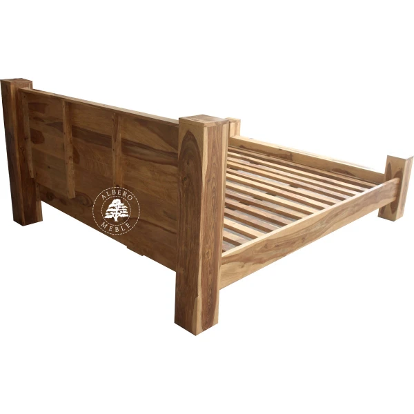 Nowoczesne łózko drewniane Goa na czterech nogach z bali