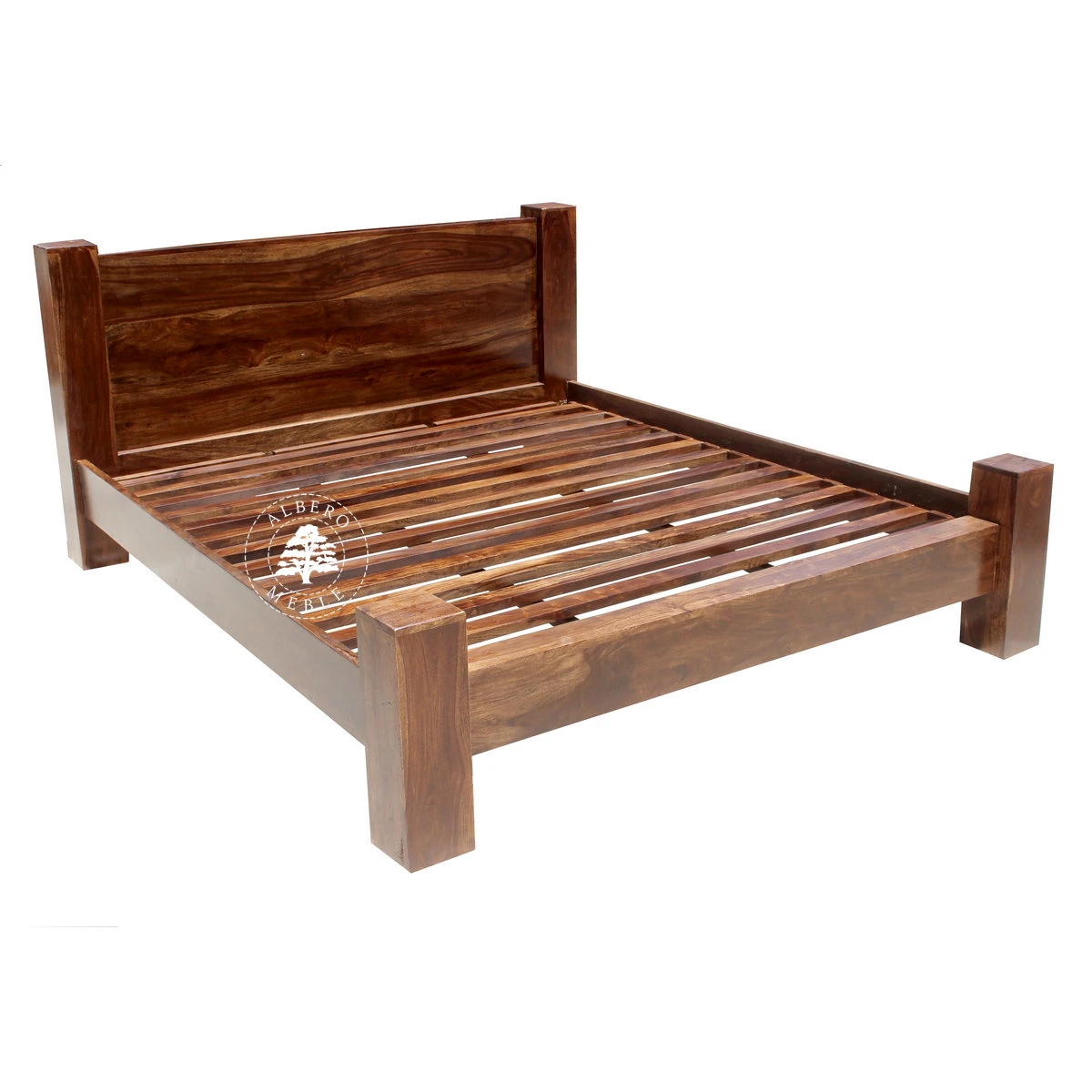 Nowoczesne łózko drewniane Goa na czterech nogach z bali