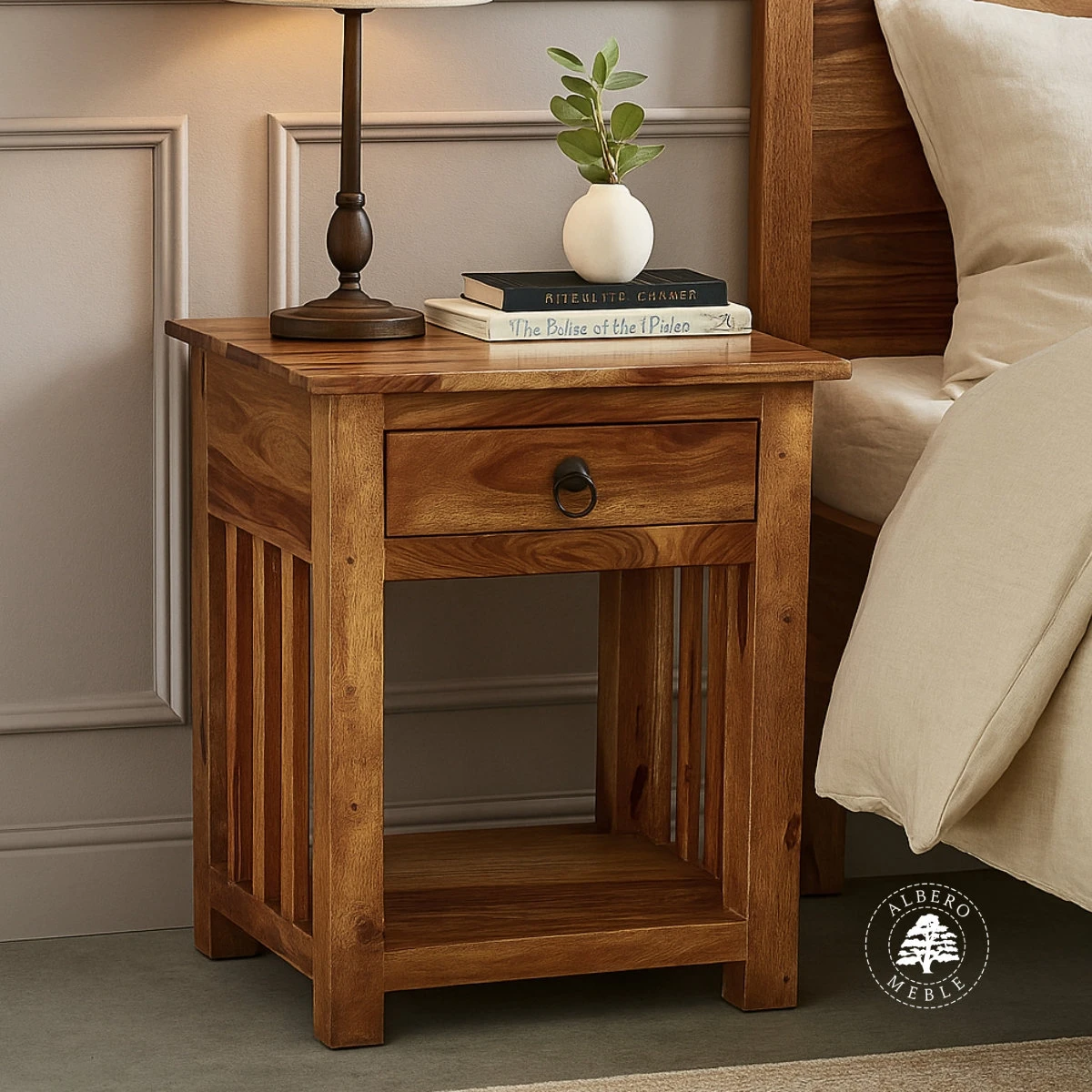Wysoka stylizowana drewniana szafka nocna Albero