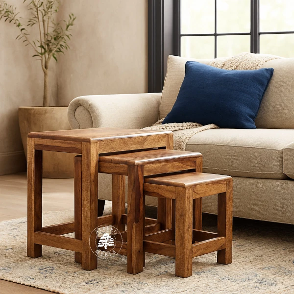 Komplet trzech klasycznych stolików drewnianych