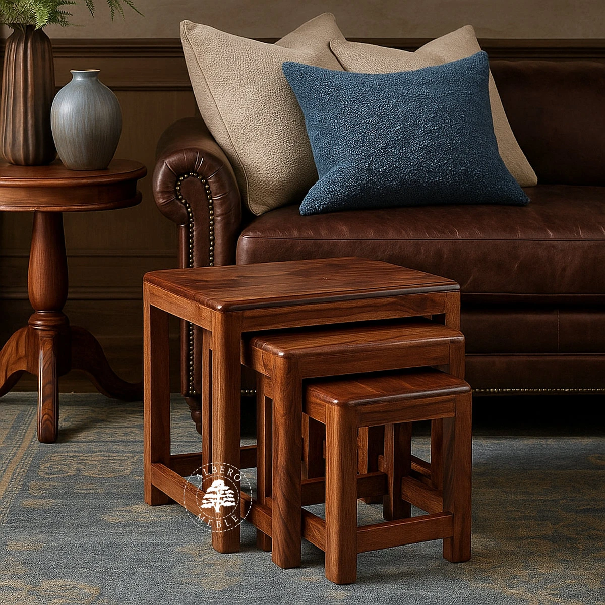 Komplet trzech klasycznych stolików drewnianych