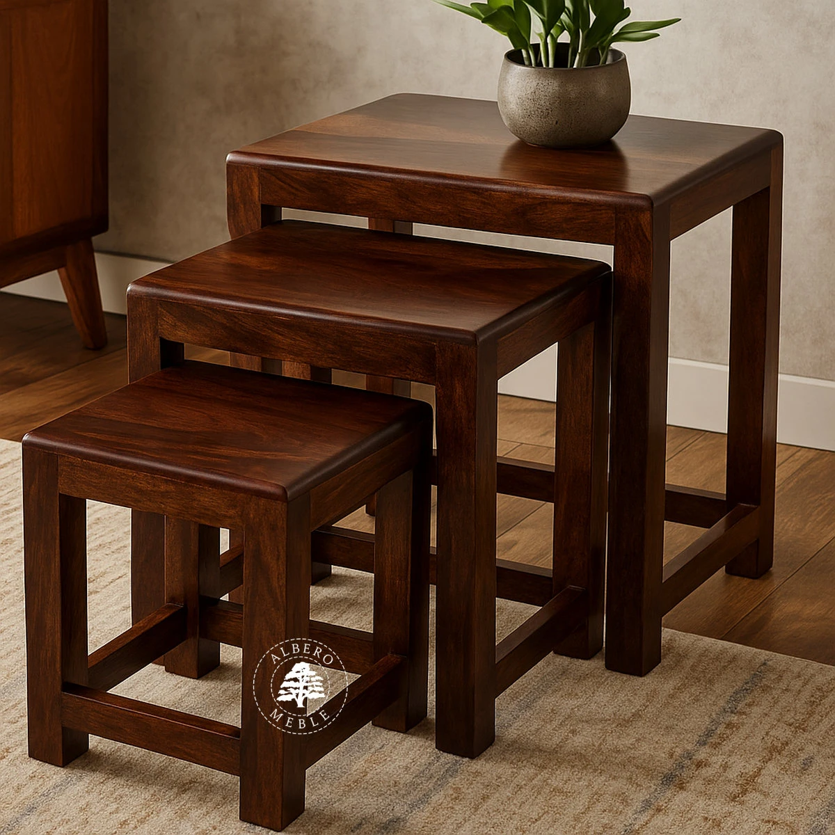 Komplet trzech klasycznych stolików drewnianych