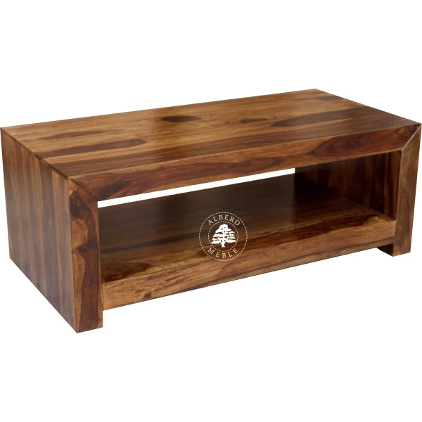 Prosty drewniany stolik kawowy z dolną półką