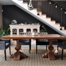 Stylowy stół z litego drewna na dwóch nogach