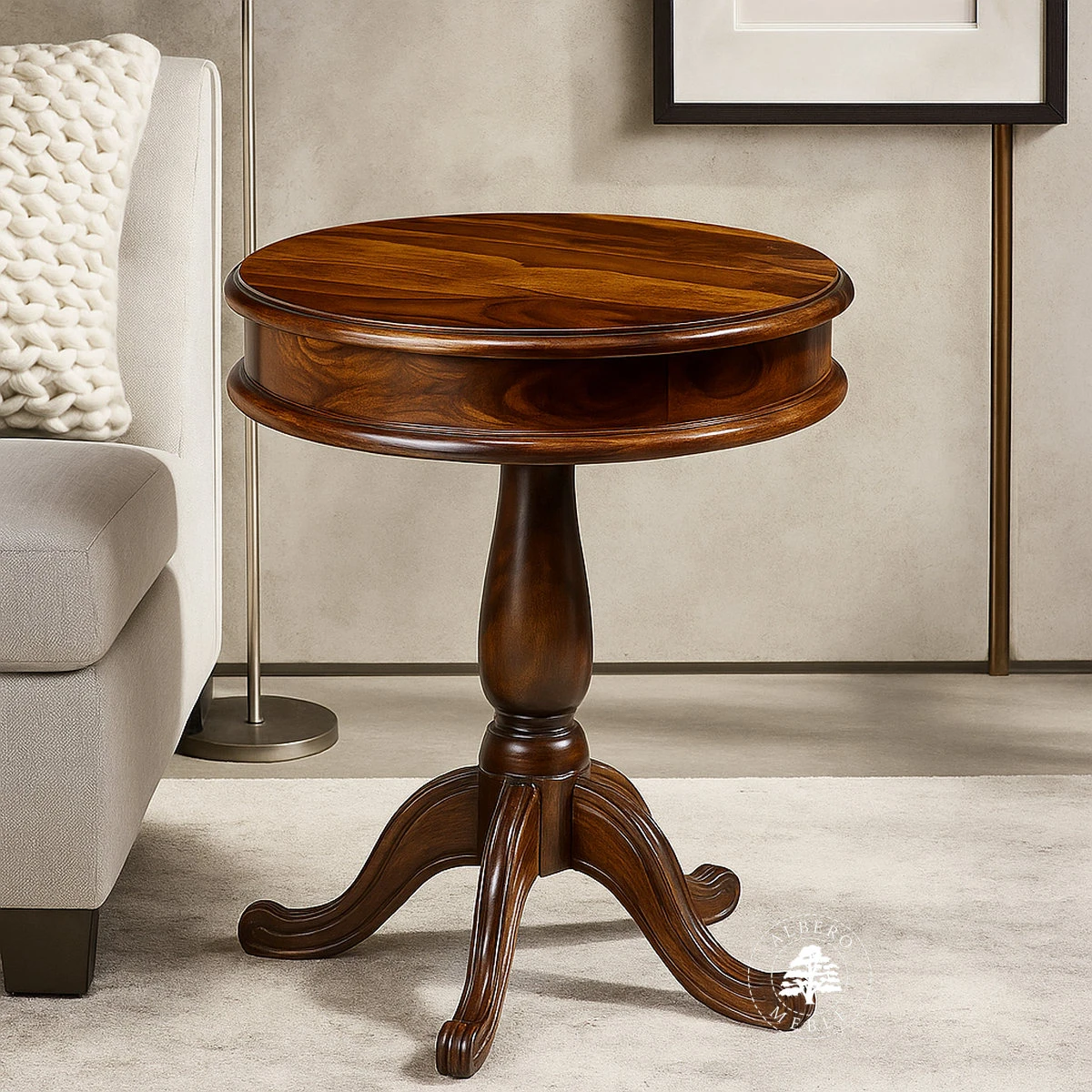 Okrągły stolik kawowy na klasycznej drewnianej nodze