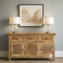 Jasna komoda z drewna mango z żaluzjowymi drzwiami