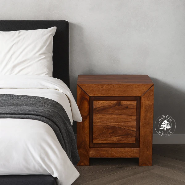 Szafka nocna Goa z drewnianymi drzwiami