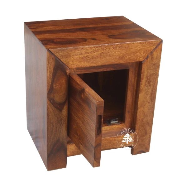 Szafka nocna Goa z drewnianymi drzwiami