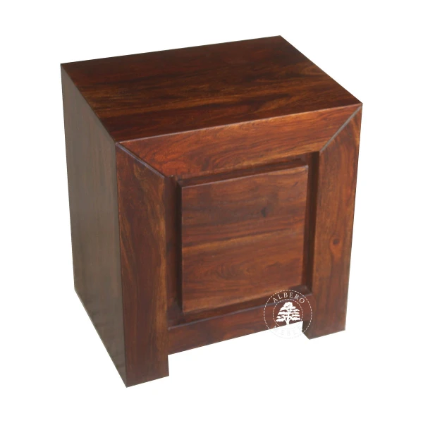 Szafka nocna Goa z drewnianymi drzwiami