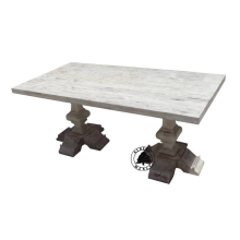 Biały stół drewniany na dwóch nogach