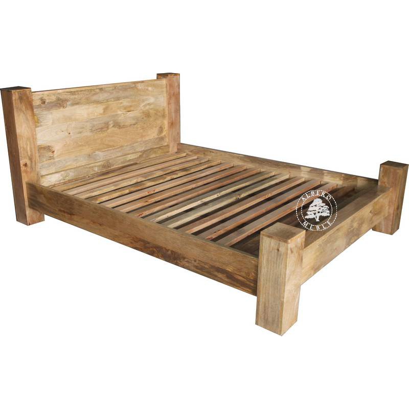Duże łóżko z drewna na nogach z bali drewnianych GOA