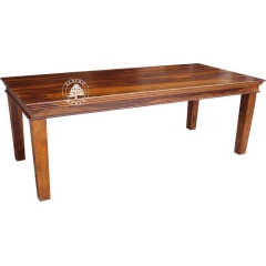 Klasyczny stół z drewna litego z ozdobnym gzymsem