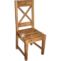Tradycyjne krzesło drewniane z stylowym oparciem